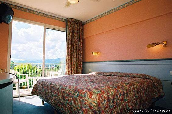 เล ฌาร์แดง เดอ ลา มาดราเก โฮเต็ล Hotel ลูเชียนา ห้อง รูปภาพ